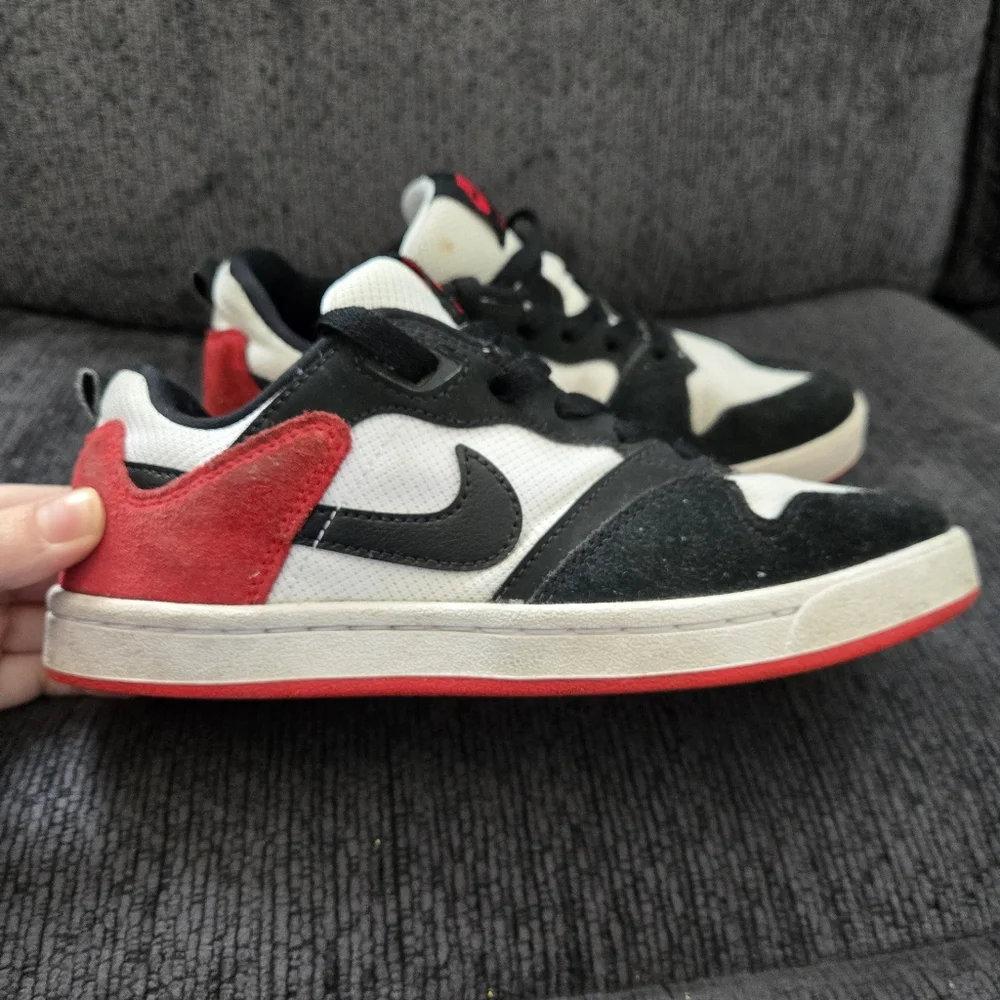 Nike SB Alleyoop Skate Shoes Red White Black Kids - Picture 2 of 16